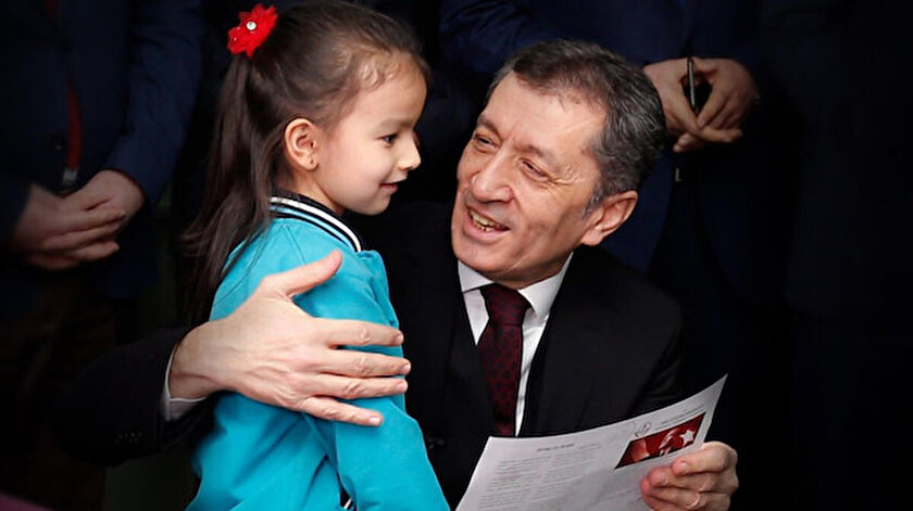 Milli Eğitim Bakanı Selçuktan meraklandıran tweet: Yarını bekleyin