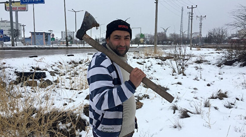Donan toprağı balta bile kesmedi.