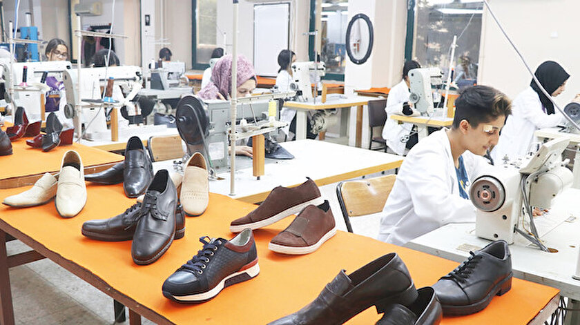 Sabancı Mesleki ve Teknik Anadolu Lisesi kız öğrencileri