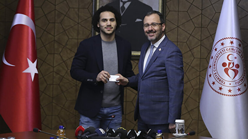Bakan Kasapoğlu, Shane Larkin'i kabul etti.
