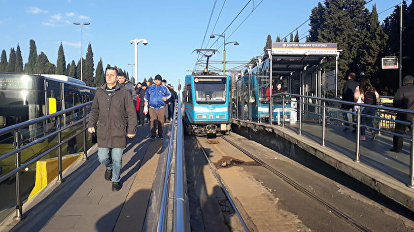 Arıza nedeniyle duraklarda yoğunluk oluştu.