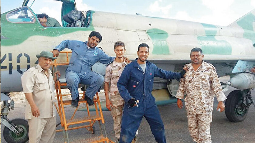 Hafter terör örgütüne ait savaş uçakları ve helikopterlere misket bombası yüklendiği 2016 yılında fotoğraflarla ortaya çıkmıştı.