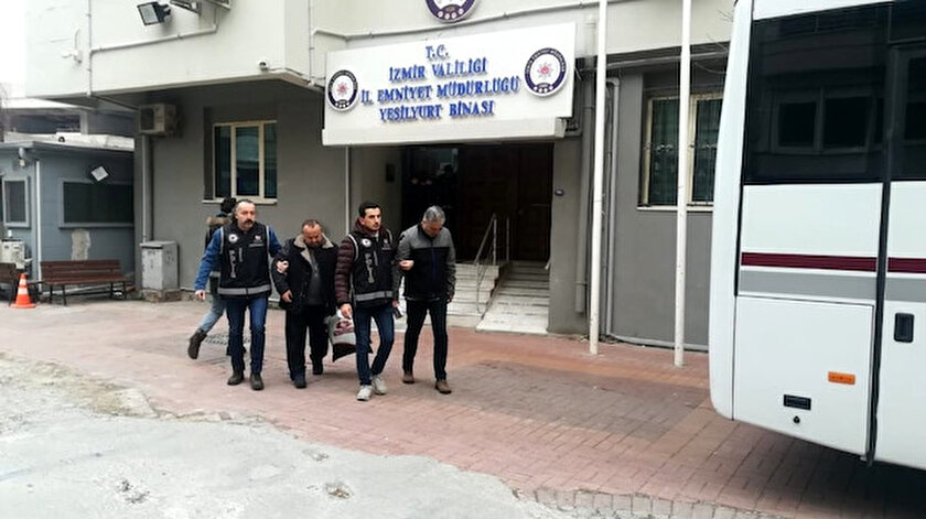 İzmir merkezli suç örgütü operasyonunda yakalanan 4 şüpheli tutuklandı