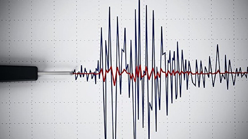 Endonezyada 5,8 büyüklüğünde deprem