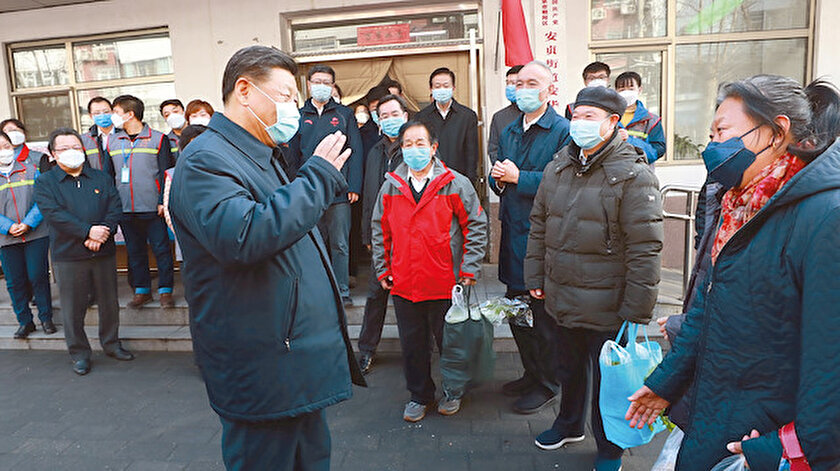 Çin lideri Şi Cinping, yeni tip koronavirüs salgınına ilk kez dikkati çeken Doktor Li Vınliang’ın virüs nedeniyle hayatını kaybetmesinin ardından halkın karşısına çıkarak “Bu savaşı kazanacağız” ifadelerini kullanmıştı. Şi’nin hareketi, imaj düzeltme faaliyeti olarak yorumlanmıştı.