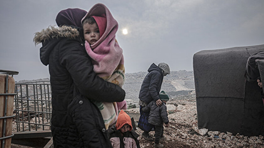 Suriyeliler, Esed Rejimi ve müttefiklerinin saldırılarından kaçtı.