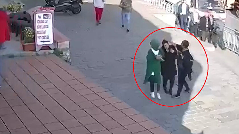 Karaköy'deki çirkin saldırı anı