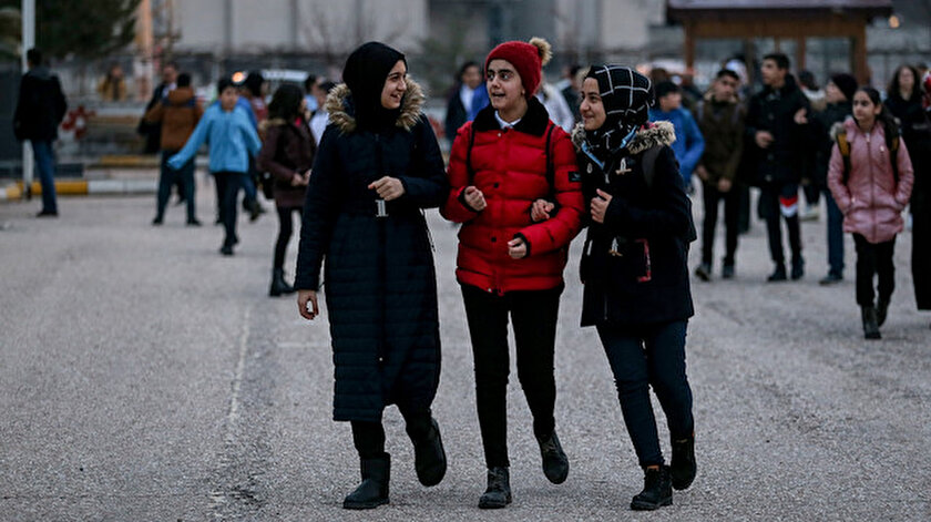 Elazığ'da depremin ardından ilk ders zili çaldı