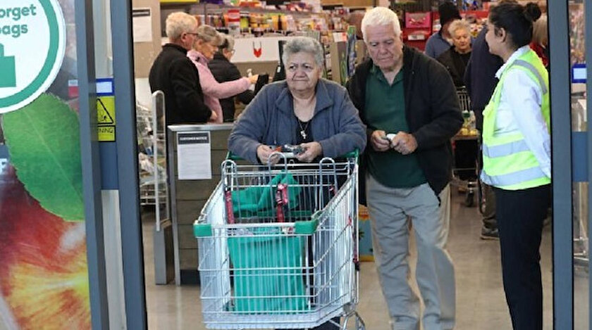 Avustralyada süpermarketler yalnızca yaşlı müşteriler için kapılarını açtı