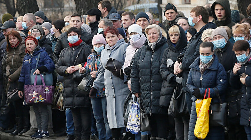 Ukrayna Devlet Başkanı Zelenskiy : Etleri çiğ yemeyin virüsten korunmak için babaanne yöntemlerinizi bir kenara bırakın