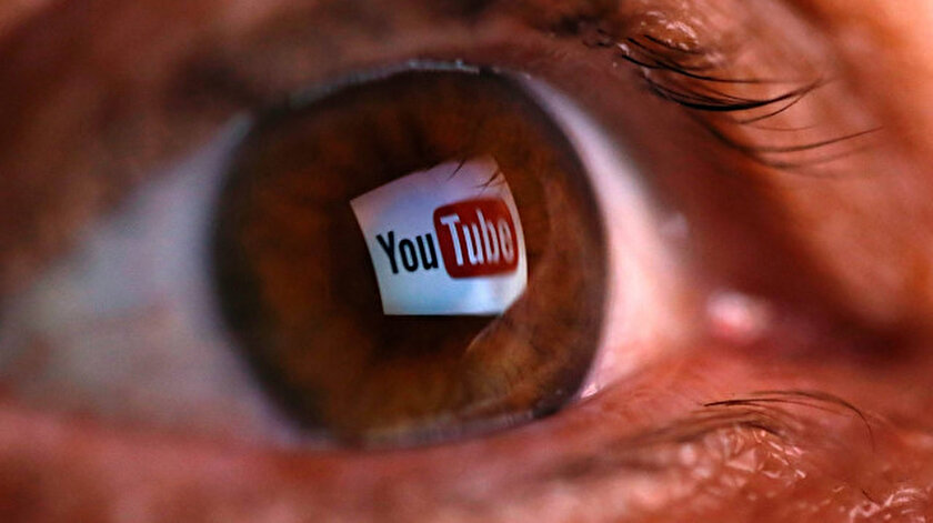Bu video serisi algoritma tarafından daha sert ırkçı söylemler barındıran içeriklerle devam ettikçe Matt giderek kendini Neo-Nazi fikirlere yakın bulmaya başladı.
görsel: Telegraph