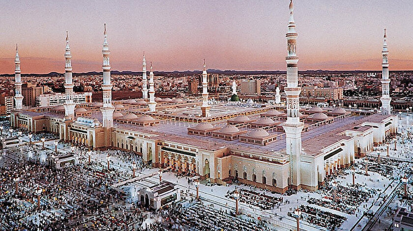 Haremi Serif Ve Mescidi Nebevi De Bulunmak Ve Namaz Kilmak Koronavirus Sebebiyle Yasaklandi