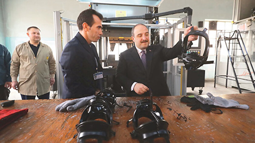Mustafa Varank (sağ)