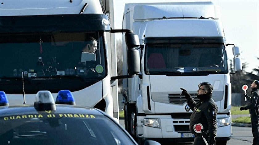 İtalya Yunanistan'a gidecek solunum cihazlarına el koydu.