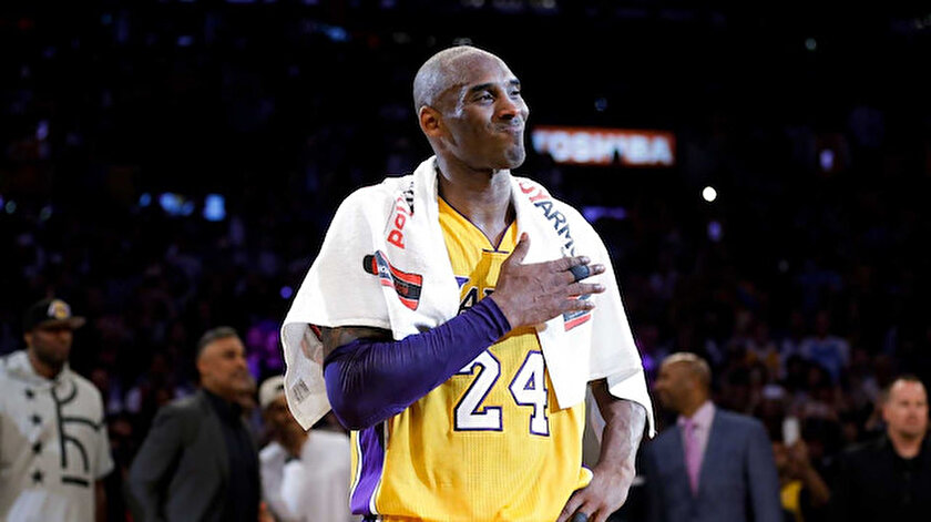 Kobe Bryant’ın son maçta kullandığı havlu 30 bin dolara satıldı
