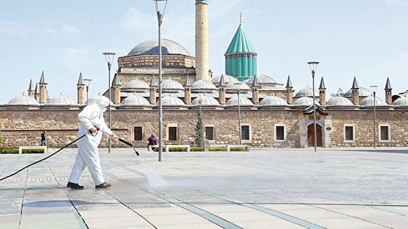 Konya sokakları tek tek dezenfekte ediliyor.