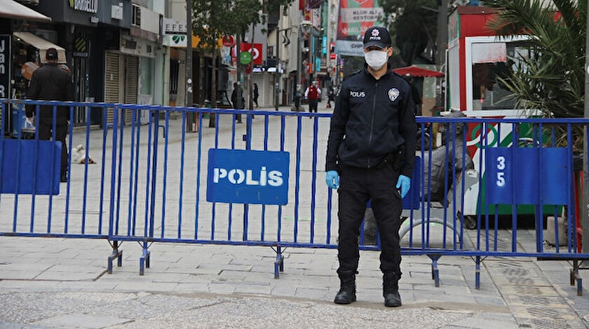 Izmir Haberleri Karsiyaka Carsisi Na Giris Cikislar Kapatildi
