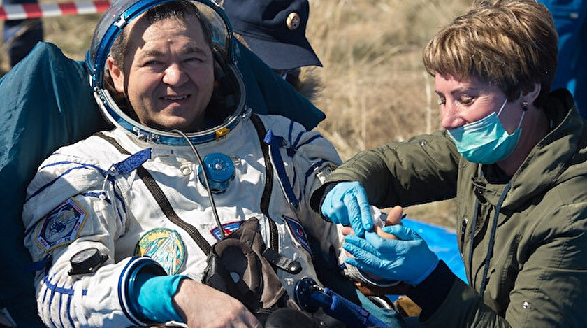 Kozmonotlar ve astronotlar geri geldi.