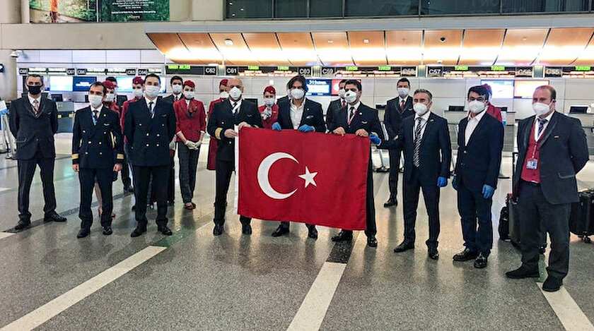 Ucuslarin Iptal Edilmesinin Ardindan Abd De Mahsur Kalanlar Icin Ilk Tahliye Ucusu Gerceklesti