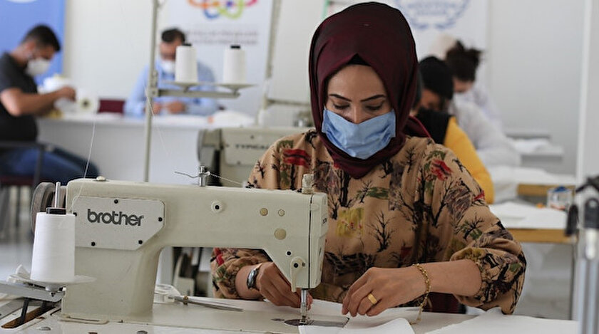 Silopi'de binlerce maske üretildi.