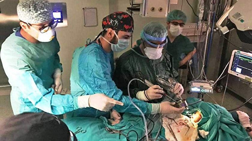 Yeni Dogan Bebek Ameliyatla Hayata Tutundu