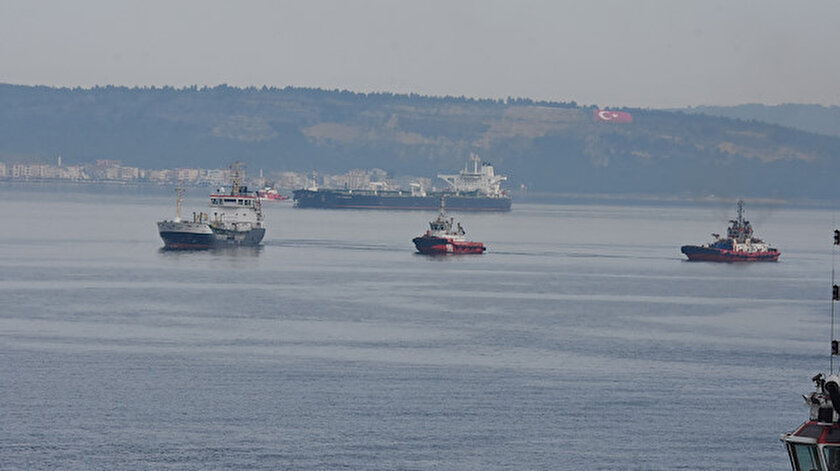 Çanakkale Boğazında arızalanan gemi sürüklendi