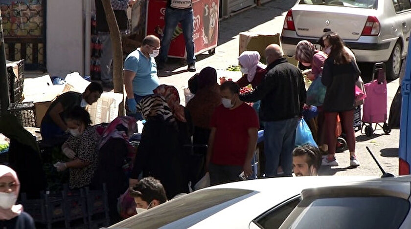 Istanbul Un Gobeginde Sosyal Mesafesiz Ve Secmece Pazar Alisverisi