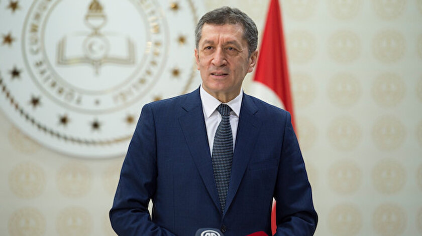 Milli Eğitim Bakanı Selçuk, sosyal medyada eğitim gündemini değerlendirdi.