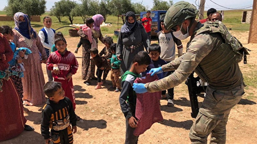 MSB: Barış Pınarı bölgesinde 372 çocuğa kıyafet yardımı yapıldı