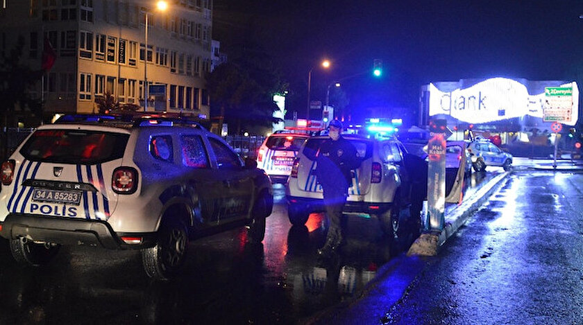 Etiler’deki bir alışveriş merkezinde bulunan giyim mağazasında yangın çıktı