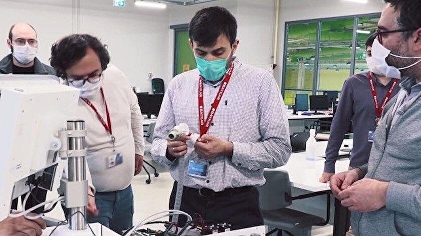 Selçuk Bayraktar, koronavirüs hastalarının tedavisinde en hayati cihaz olan solunum cihazlarının kısa sürede Türkiye'de üretilmesini sağlayan ekipte aktif olarak rol aldı.