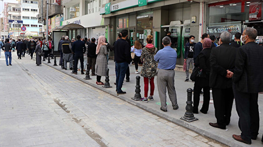 Sokağa çıkma kısıtlamasının uygulanacağı 18 Mayıs Pazartesi günü banka şubeleri de kapalı olacak.