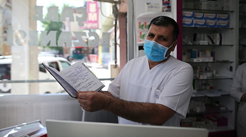 Hastaların eczanelere olan 30 bin liralık borcunu ödeyip zarfla para bıraktı