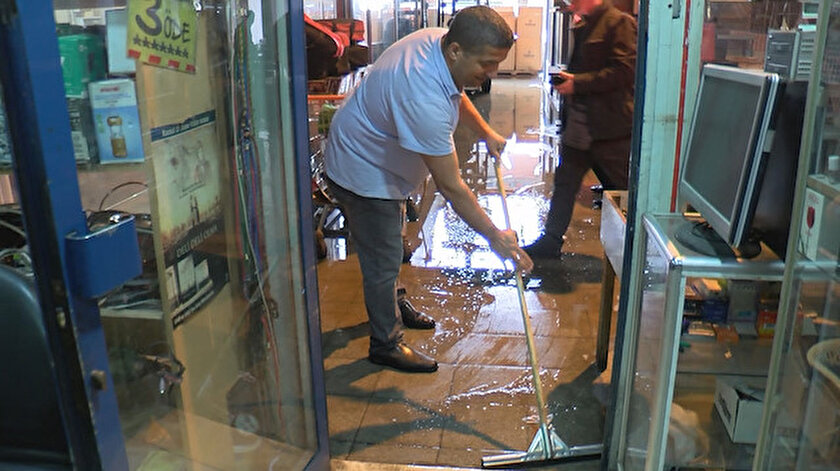 15 Temmuz Demokrasi Otogarı'nı su bastı, esnaflar mağdur oldu.