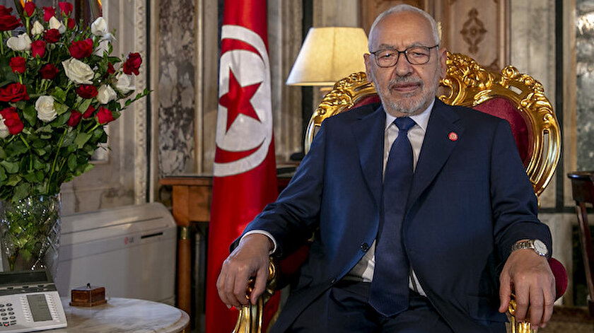 Gannuşi, koronavirüsle mücadelede elde ettikleri zaferden dolayı sağlık çalışanlarını kutladı.