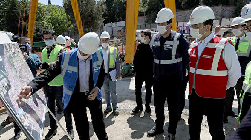 Ekrem İmamoğlu proje alanını gezerken.