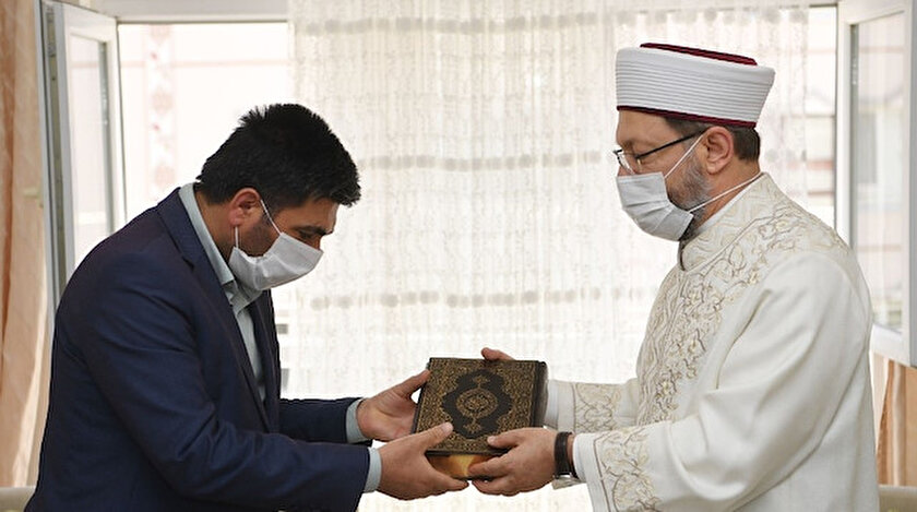 Diyanet İşleri Başkanı Erbaş, Barış Çakan'ın ailesini ziyaret etti.