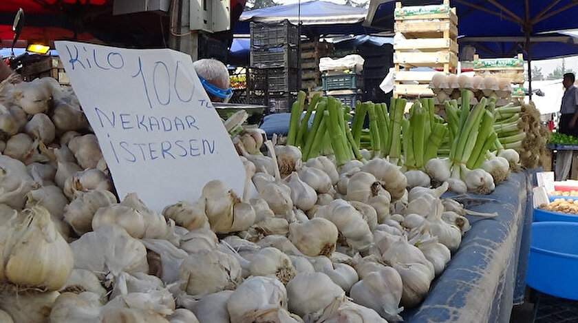 Sarımsağın kilosu 100 lirayı buldu.