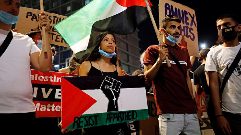 Rabin Meydanı'ndaki protestoya, İsrail vatandaşı Filistinlilerin yanı sıra çok sayıda İsrailli katıldı.