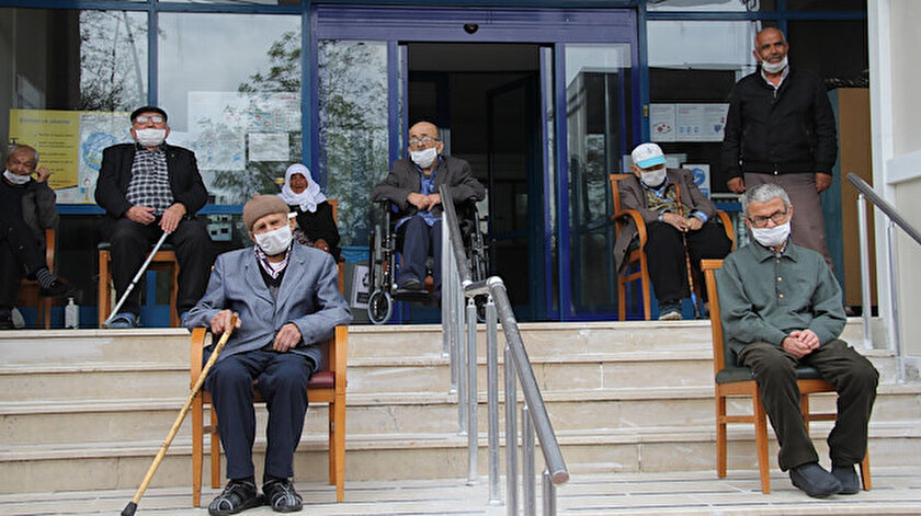 Bakan Selçuktan huzurevi açıklaması: Ziyaretçi kabul edilmeyecek