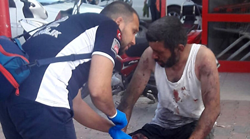 TIR şoförü patlayan lastiği kontrol ederken dehşeti yaşadı.