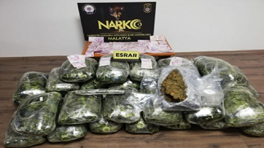 110 kilo 900 gram esrar ele geçirildi.