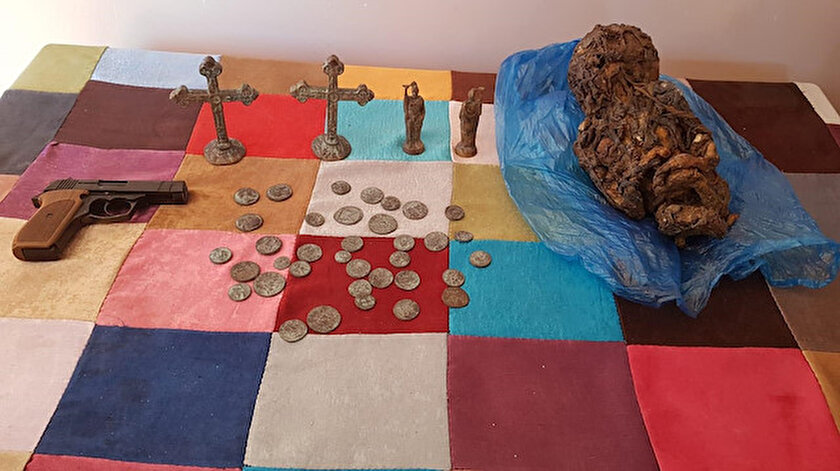 Silah kaçakçılığı operasyonunda bulunanlar.
