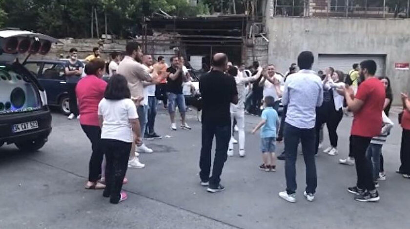 İstanbul'da asker uğurlamasında hayret verici görüntüler kaydedildi.