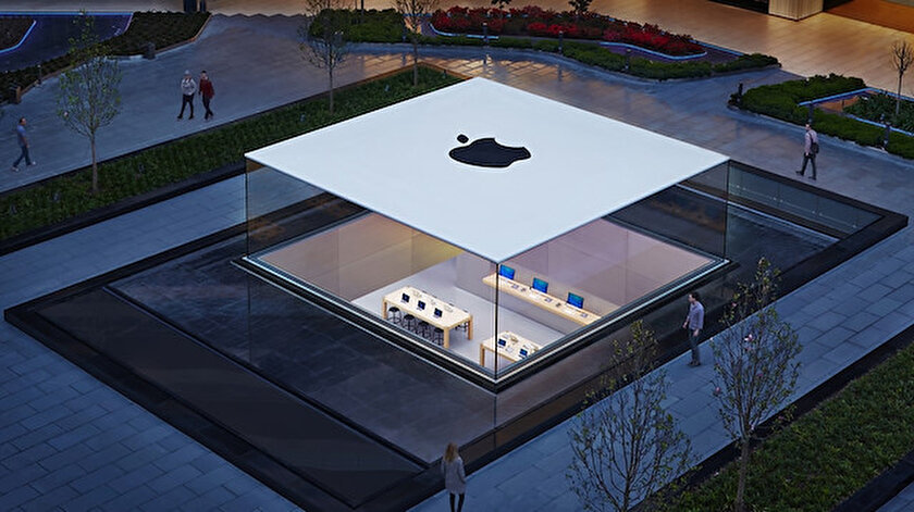 Apple, Türkiye'deki iPhone fiyatlarına zam yaptı.