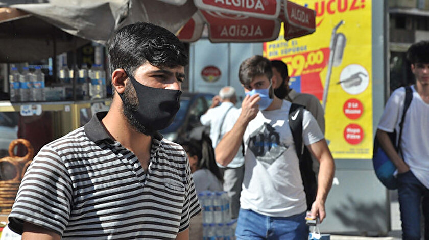 Uzmanlar siyah maskelerin koruyucu özelliği olmadığını söyledi.