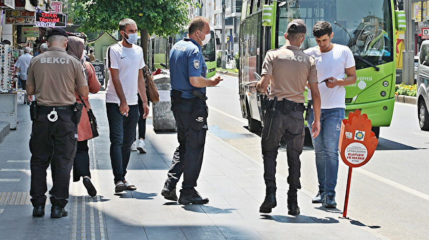 Yapılan uyarılara rağmen çok sayıda vatandaşın maske takmadığı görülüyor.