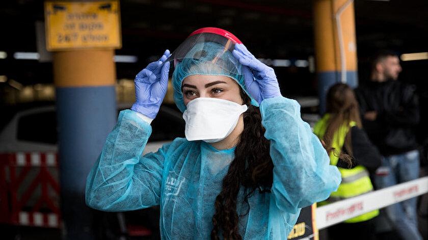 Her cerrahi maske ihracatı için bir, üç cerrahi tulum ihracatı için ise bir tulum hibe ediliyor.