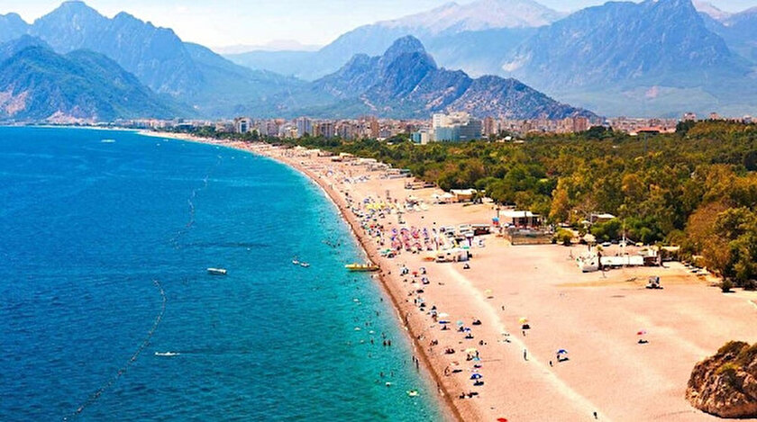 Hollandalı turistler tatil için Türkiye'ye akın ediyor.