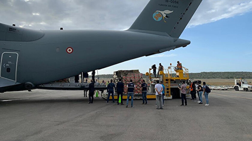 A 400M tipi dev nakliye uçağı, başkent Karakas'taki Simon Bolivar Uluslararası Havalimanı'na indi.
